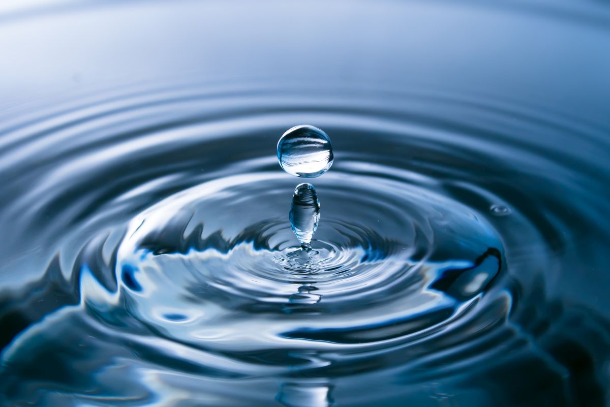 Woda demineralizowana 1000 L – zastosowania w przemyśle i rolnictwie